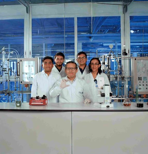 Científicos peruanos crean un chip que detecta avance de células cancerígenas